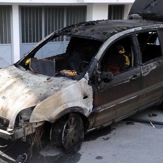 Loano: a fuoco un box in via Pontassi (foto)