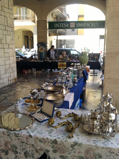 Roberto Menia (FLI) a Loano presenta la candidatura di Dino Sandre e della lista “E’ Tempo” Roberto Menia (FLI) a Loano presenta la candidatura di Dino Sandre e della lista “E’ Tempo”