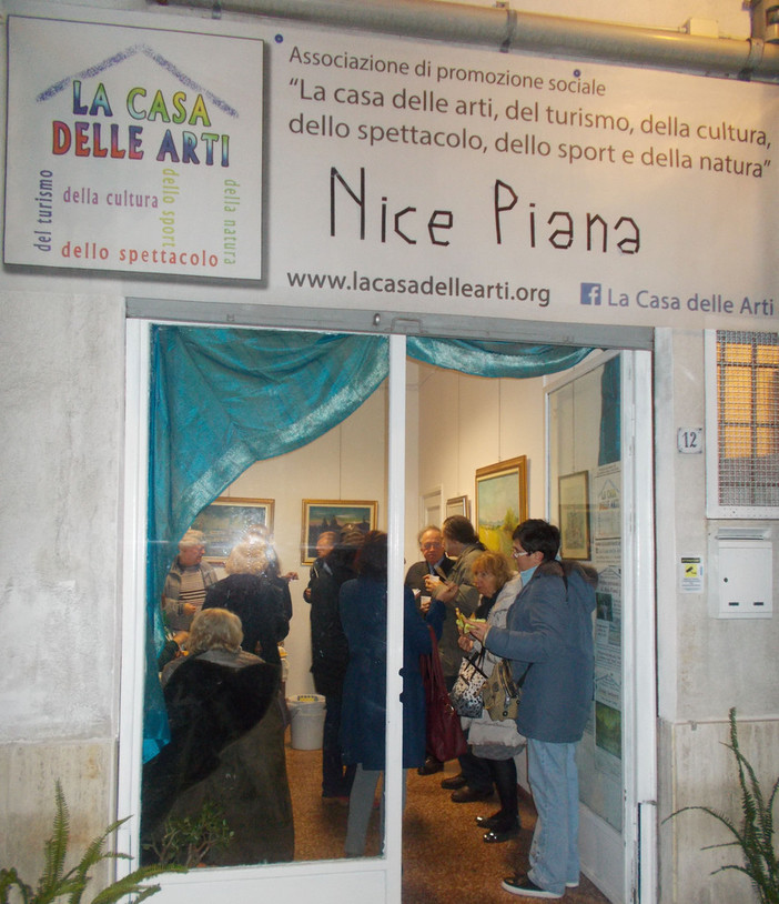 Albisola Superiore, domenica la pittrice Nice Piana presenta il suo libro "L'inferno nei tuoi occhi"