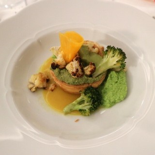 Claudio Porchia e lo chef ortocentrico Claudio Di Dio hanno celebrato Libereso con un menù vegetale e fiorito al Casinò di Sanremo Claudio Porchia e lo chef ortocentrico Claudio Di Dio hanno celebrato Libereso con un menù vegetale e fiorito al Casinò di Sanremo