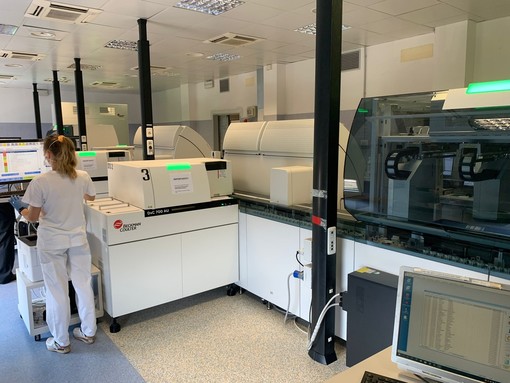 Analisi mediche, al San Paolo inaugurati i nuovi macchinari: oltre 15mila test al giorno Analisi mediche, al San Paolo inaugurati i nuovi macchinari: oltre 15mila test al giorno