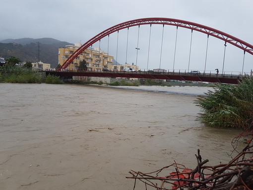 Continua il maltempo in Liguria: prorogata l'allerta rossa (VIDEO e FOTO) Continua il maltempo in Liguria: prorogata l'allerta rossa (VIDEO e FOTO)