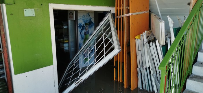 Mareggiata, a Savona il mare continua a mettere in ginocchio i balneari. Schiappapietra (Sib): "La situazione sta degenerando, è preoccupante" (FOTO) Mareggiata, a Savona il mare continua a mettere in ginocchio i balneari. Schiappapietra (Sib): "La situazione sta degenerando, è preoccupante" (FOTO)