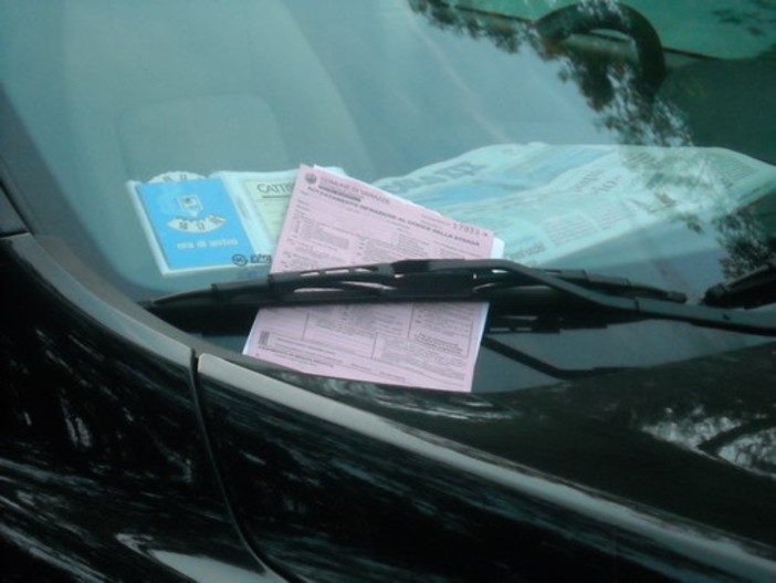 Vecchie multe che riaffiorano, un lettore: "Maledetto il giorno in cui ho deciso di andare al mare"