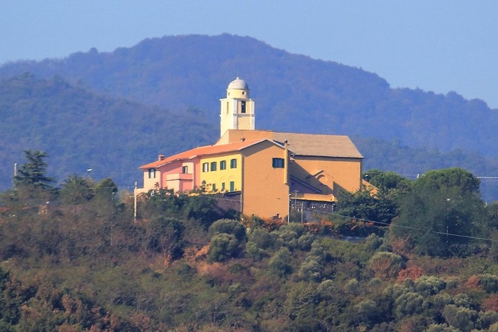 Savona, chiusura del mese di preghiera mariana alla Madonna del Monte Savona, chiusura del mese di preghiera mariana alla Madonna del Monte