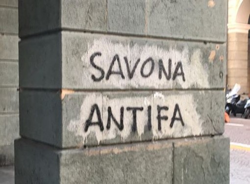 Monumenti imbrattati con lo spray a Savona