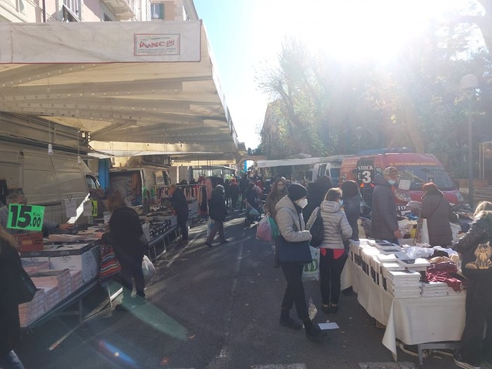 FIVA Savona: "Chiediamo riapertura dei mercati alimentari, visto che nessun decreto li ha mai esclusi" FIVA Savona: "Chiediamo riapertura dei mercati alimentari, visto che nessun decreto li ha mai esclusi"