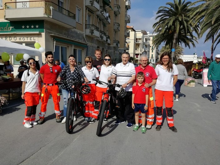 L'associazione "Per Finale" dona alla città due MTB-ambulanza elettriche L'associazione "Per Finale" dona alla città due MTB-ambulanza elettriche