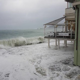 Mareggiata, bagni marini sul piede di guerra: "Siamo abbandonati a noi stessi"
