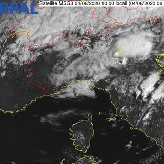 Meteo: schiarite agli estremi della regione, nuvolosità intensa sul settore centrale con qualche debole piovasco