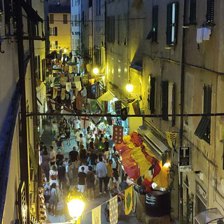 Tre colpi di cannone: a Finalborgo la XX edizione del Viaggio nel Medioevo è iniziata col botto!