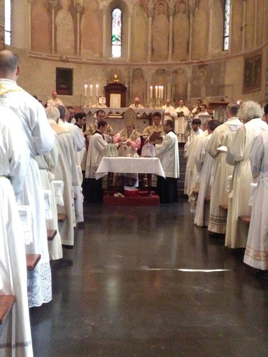 Albenga, celebrata la Messa Crismale nella Cattedrale San Michele (FOTO)