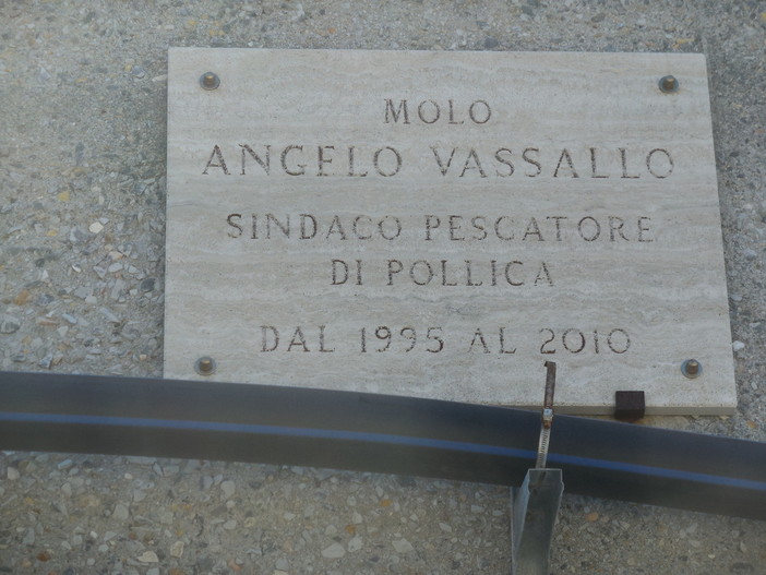 10 anni fa l'omicidio di Angelo Vassallo: il molo a Finale intitolato al sindaco pescatore 10 anni fa l'omicidio di Angelo Vassallo: il molo a Finale intitolato al sindaco pescatore
