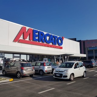 Taglio del nastro, a Cisano apre il nuovo Mercatò (FOTO e VIDEO)