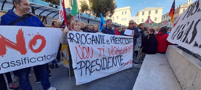 Rigassificatore, #quellidellaCatena a Toti: "Continuiamo a chiedere a gran voce un confronto aperto"