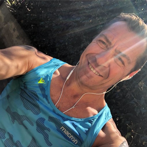 Albenga presente alla Maratona di Atene. Massimiliano Nucera: "A 50 anni ho accettato la sfida che mi hanno lanciato i miei figli"