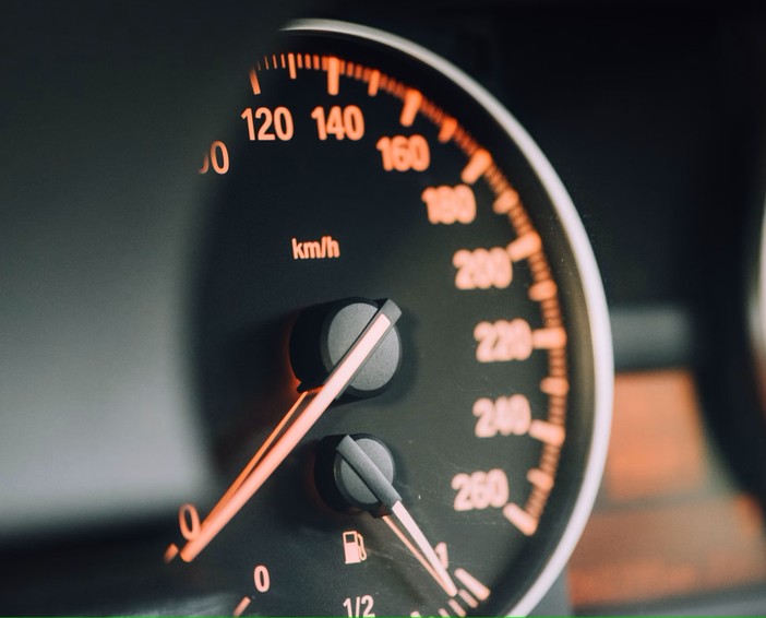 Assicurazione auto online: quali fattori influenzano il costo del premio?