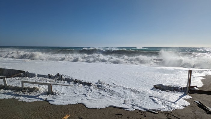 Mareggiata, +Europa: "Balneari chiedono già i ristori, avanti con la Bolkestein"