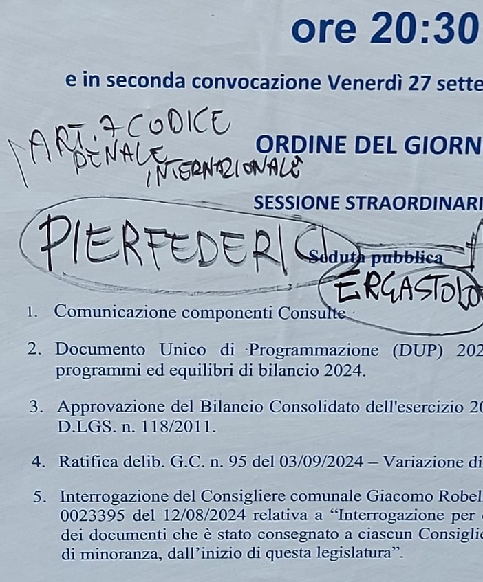 "Pierfederici Ergastolo", imbrattato un manifesto a Varazze e attaccato il Sindaco