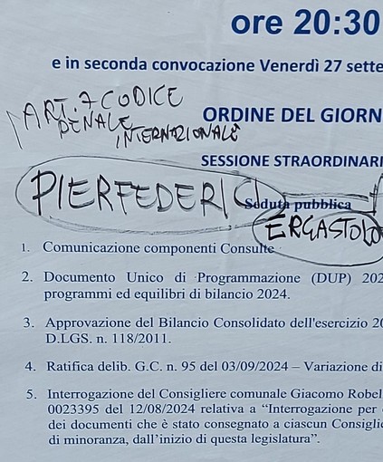 "Pierfederici Ergastolo", imbrattato un manifesto a Varazze e attaccato il Sindaco