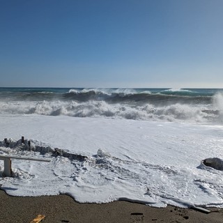 Mareggiata, +Europa: "Balneari chiedono già i ristori, avanti con la Bolkestein"