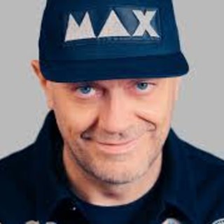 Max Pezzali tra i grandi protagonisti di Ottobre De Andrè ad Albenga