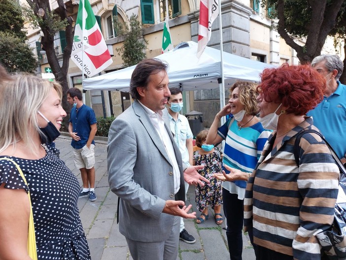 Savona, docenti contro la vaccinazione e il green pass, l’ex Ministro dell’istruzione Fedeli: “Dobbiamo spingere perché cambino idea” (FOTO E VIDEO)