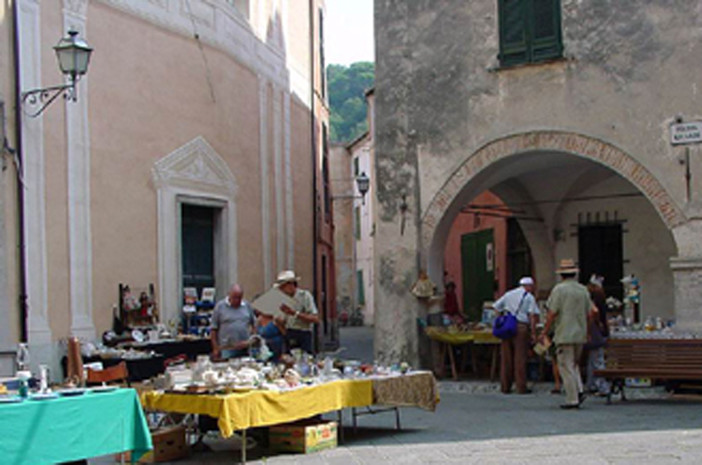 Finale Ligure Viva: "Sul mercatino l'amministrazione esprime idee poco chiare"