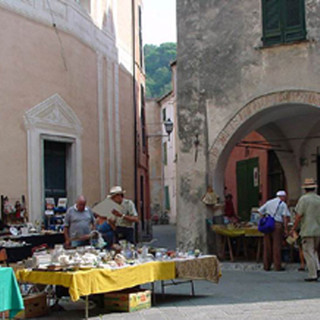 Finale Ligure Viva: "Sul mercatino l'amministrazione esprime idee poco chiare"