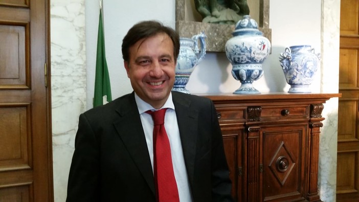 Savona, sta per delinearsi la giunta, primi incontri del sindaco Russo nel suo ufficio Savona, sta per delinearsi la giunta, primi incontri del sindaco Russo nel suo ufficio