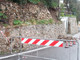 Bergeggi, cede una porzione di muro in via Colombo: strada a senso unico alternato