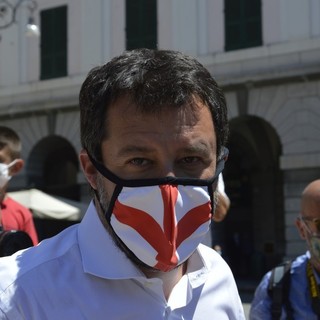 Scuola, Salvini: “In Francia si va in classe, in Italia il governo caccia oltre 25mila alunni solo in Liguria&quot;