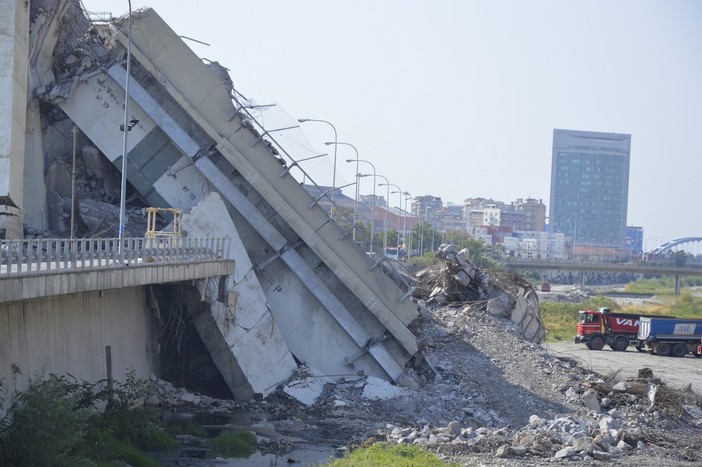 Ponte Morandi, l’idea del Comitato: un “museo diffuso” con le macerie nei luoghi d’origine delle 43 vittime Ponte Morandi, l’idea del Comitato: un “museo diffuso” con le macerie nei luoghi d’origine delle 43 vittime