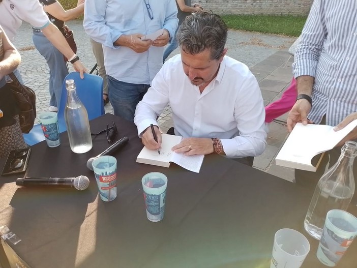 Loano, in Orto Maccagli la presentazione del libro "Tra la Champions e la libertà" di Michele Padovano Loano, in Orto Maccagli la presentazione del libro "Tra la Champions e la libertà" di Michele Padovano