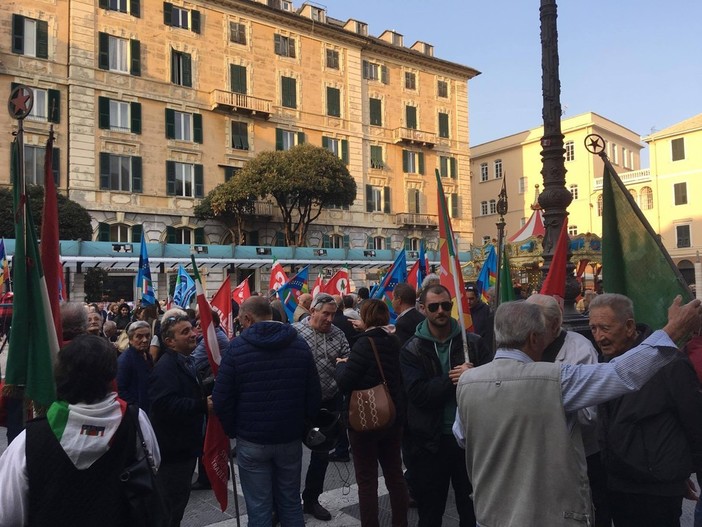 Savona, presidio in piazza Sisto dell’Antifascismo in marcia: presente anche il Pd Savona, presidio in piazza Sisto dell’Antifascismo in marcia: presente anche il Pd