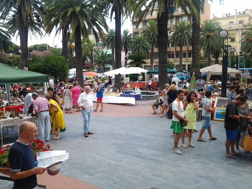 Mercatino dell'antiquariato a Laigueglia