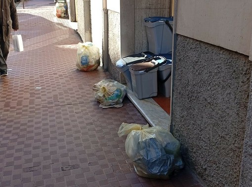 Raccolta differenziata a Savona, la protesta non si ferma : &quot;Un sistema ingiusto che discrimina certi cittadini&quot;