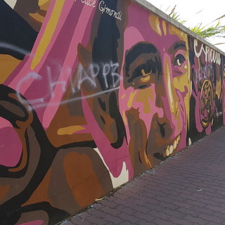 Albenga, sfregiato il murales del Giro d'Italia (FOTO)