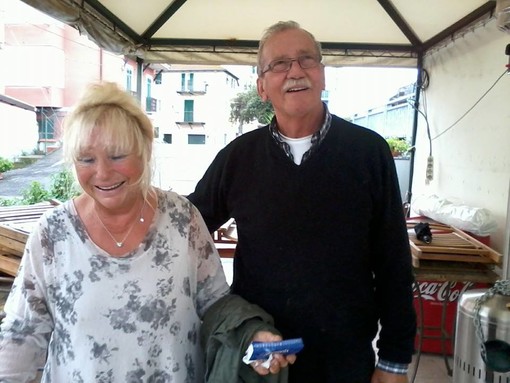 Sbarca dal traghetto della Corsica, perde i suoi proprietari tedeschi e viene ritrovata da una turista austriaca: storia a lieto fine per la gatta Lena Sbarca dal traghetto della Corsica, perde i suoi proprietari tedeschi e viene ritrovata da una turista austriaca: storia a lieto fine per la gatta Lena