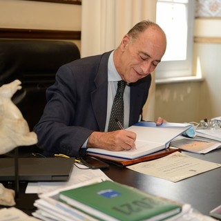 Alassio, gli auguri di buon anno del sindaco Melgrati: "Con la speranza di metterci alle spalle le problematiche e di guardare al futuro con serenità​" (VIDEO)