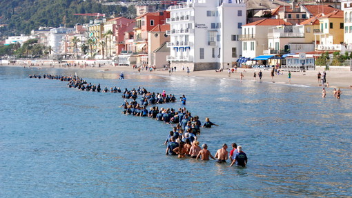 Mare sempre più blu nella Baia del Sole, Arpal: "Stato di balneabilità eccellente"