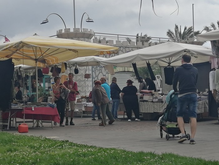 Finale, mercato costretto a traslocare dal lungomare, Mosca (Fiva): "Spazi in nostra concessione, pronti a mobilitarci"