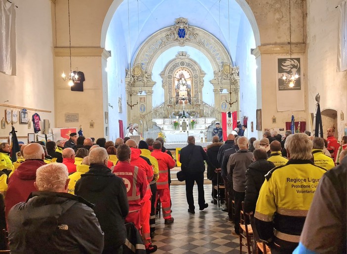 36 anni fa lo schianto del canadair alla Madonna del Monte a Savona: la messa per ricordare Claudio Garibaldi e Rosario Pierro (FOTO) 36 anni fa lo schianto del canadair alla Madonna del Monte a Savona: la messa per ricordare Claudio Garibaldi e Rosario Pierro (FOTO)