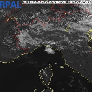 Meteo, tra la notte e le prime ore della mattinata rovesci a sfondo temporalesco nel savonese Meteo, tra la notte e le prime ore della mattinata rovesci a sfondo temporalesco nel savonese