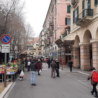 Savona, sospeso il pagamento alla polizia locale per gli operatori spuntisti del mercato del lunedì Savona, sospeso il pagamento alla polizia locale per gli operatori spuntisti del mercato del lunedì