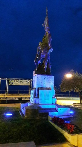 Spotorno si "illumina di blu" contro i tumori maschili