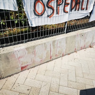 Albenga, scritte offensive verso Toti: il muro è stato ripulito