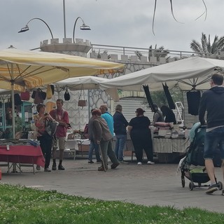 Finale, mercato costretto a traslocare dal lungomare, Mosca (Fiva): "Spazi in nostra concessione, pronti a mobilitarci"