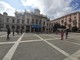Savona si ferma come tutta Italia, in Piazza Sisto e piazza Mameli bandiere a mezz'asta e minuto di silenzio  (FOTO e VIDEO)