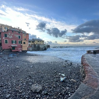 Mareggiate, Toti: "Massima prudenza nel percorrere le strade costiere, non avvicinarsi al litorale" Mareggiate, Toti: "Massima prudenza nel percorrere le strade costiere, non avvicinarsi al litorale"
